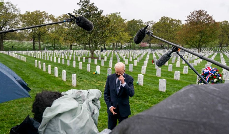 Presidenti Biden nderon kujtimin e të rënëve në Ditën Përkujtimore të Amerikës