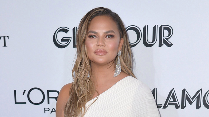 Chrissy Teigen i beson veshjen stilistit shqiptar në eventin e rëndësishëm