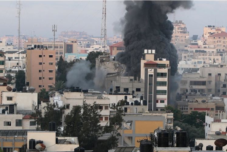 Sulmet ajrore izraelite shkatërrojnë laboratorin e testeve kundër Covid në Gaza