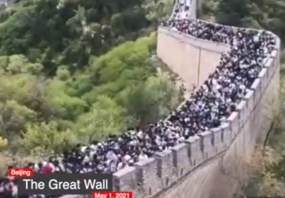 Harrohet pandemia në Kinë, pikat e njohura turistike tejmbushen me vizitorë