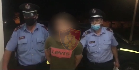 U kap duke transportuar 5 emigrantë të paligjshëm, arrestohet 19-vjeçari në Korçë