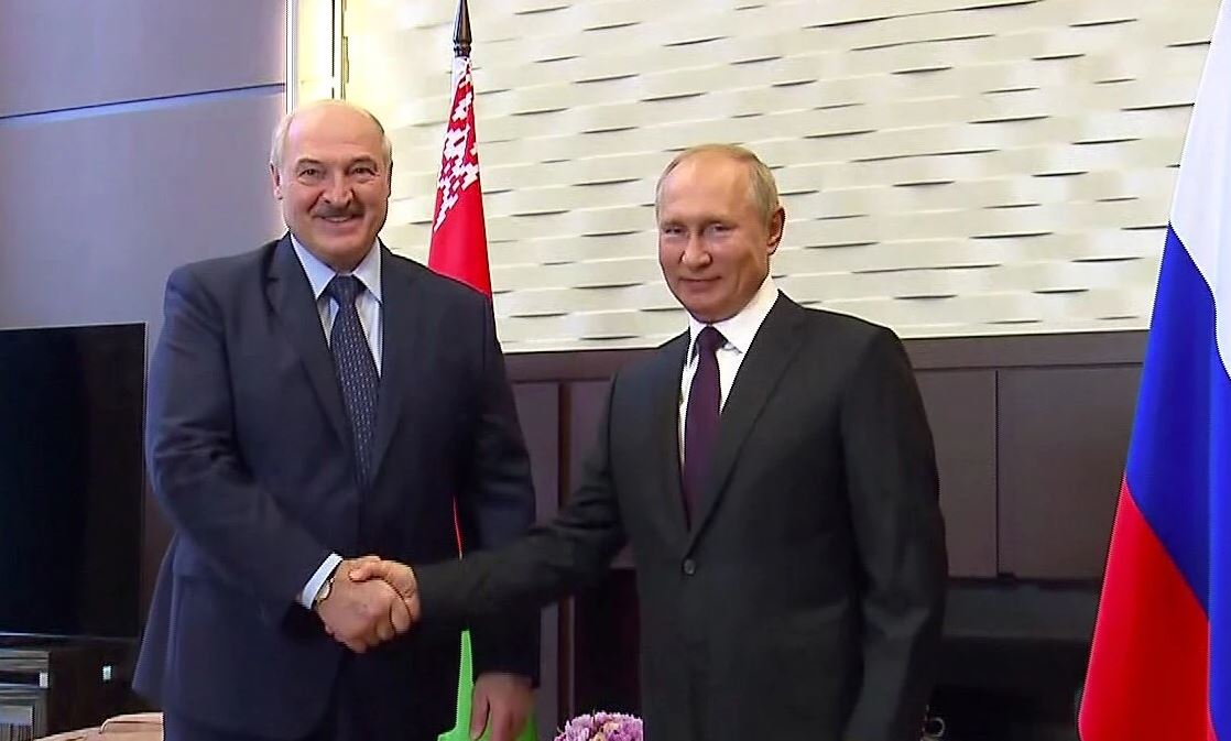 Bashkimi Europian e izoloi, Lukashenko pritet nga Putin në Rusi