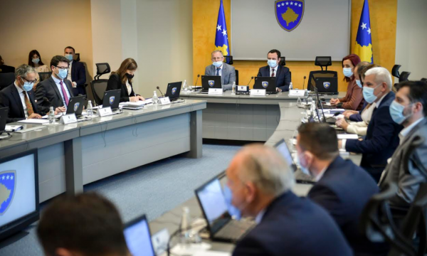 Variantet e reja, ministri i Shëndetësisë në Kosovë kërkon ndalimin e fluturimeve nga disa vende