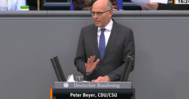 Eurodeputeti gjerman: Kurti duhet të bëjë detyrat e shtëpisë, përndryshe ngel në klasë