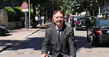 I mbaroi mandati i deputetit, Selami Jenisheri i habit të gjithë me lëvizjen e radhës