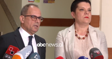 Studentët kërkojnë realizimin e provimeve online, Hoxha: Disa provime do të realizohen në auditore