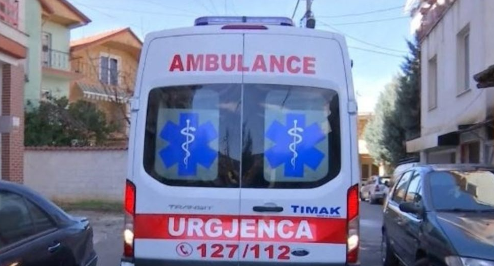 Sherr në Tiranë, i dehuri zihet me një grua, ndërhyn policia, përfundon në spital