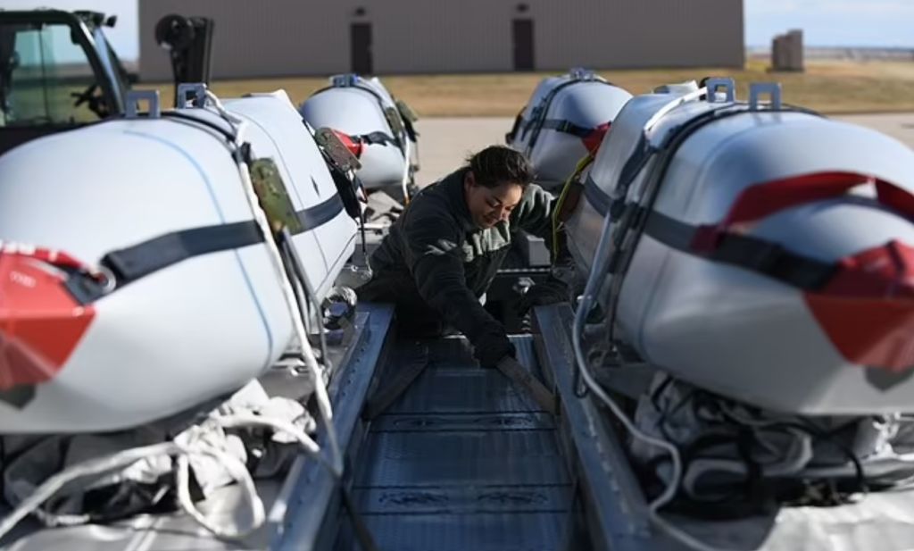 Çfarë po ndodh? SHBA kthen në bombardues qindra avionë transporti