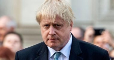Boris Johnson: Mund të heqim rregullin e distancës sociale