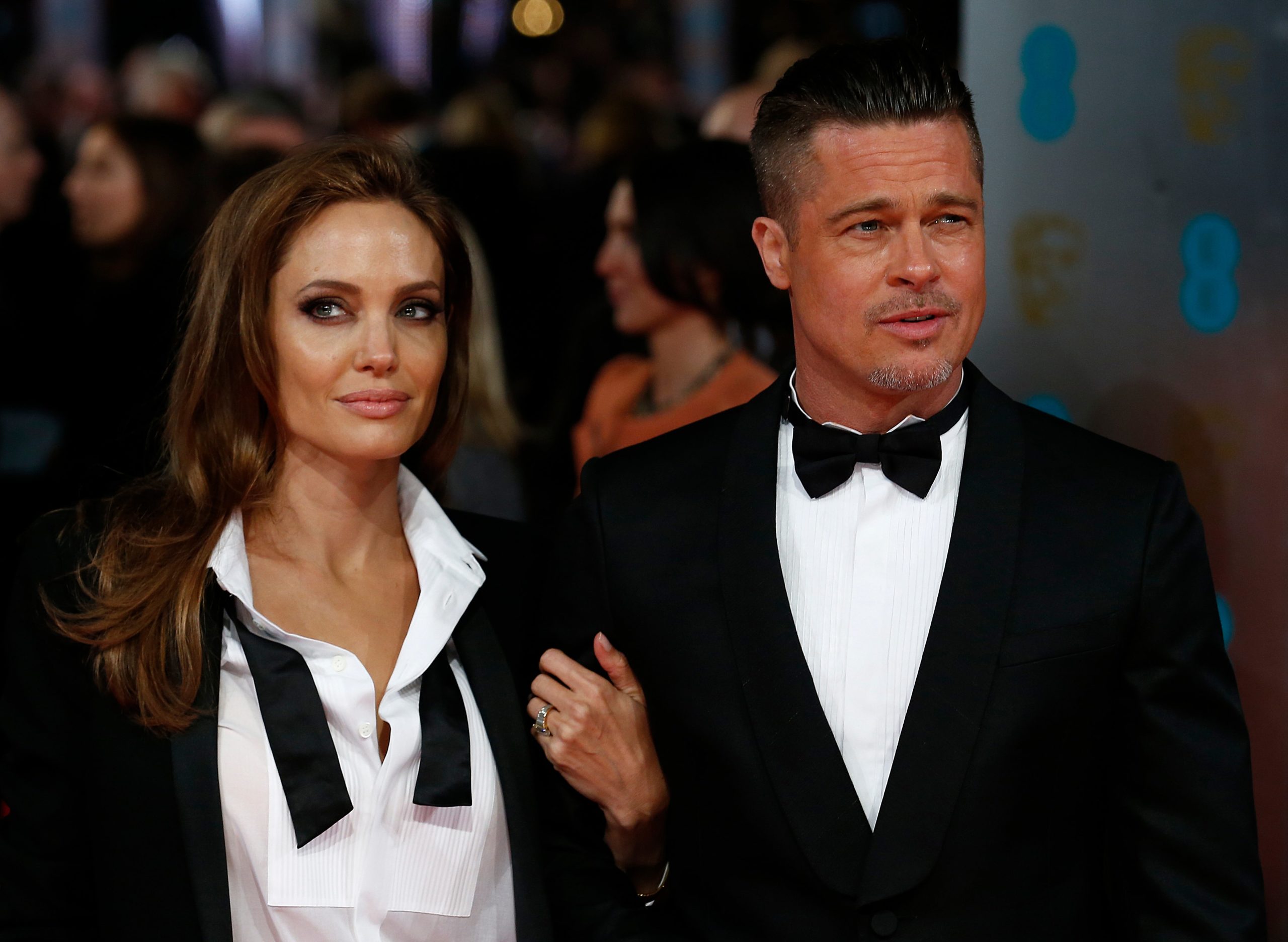 Brad Pitt harron përfundimisht Angelina Jolie, flirton me këngëtaren e njohur