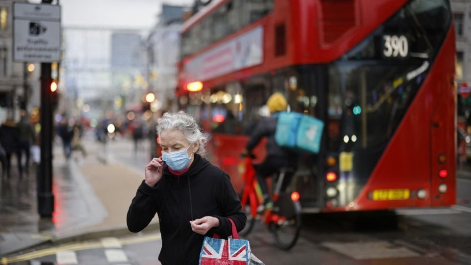 Rriten rastet me Covid në Britaninë e Madhe, në 24 orë mbi 4 mijë të infektuar