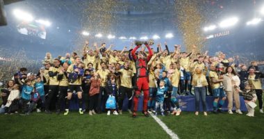 VIDEO/ I maskuar si Deadpool, Artem Dzyuba rrëmben skenën në festën e titullit