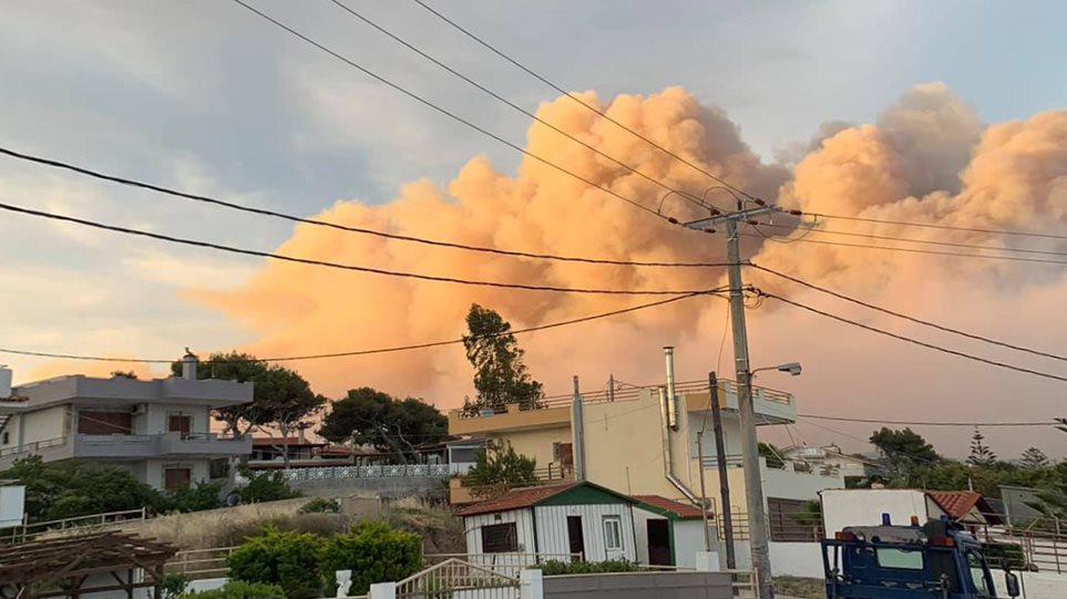 FOTO/ Zjarr i madh në Greqi, evakuohen banorët, frikë përsëritjen e tragjedisë