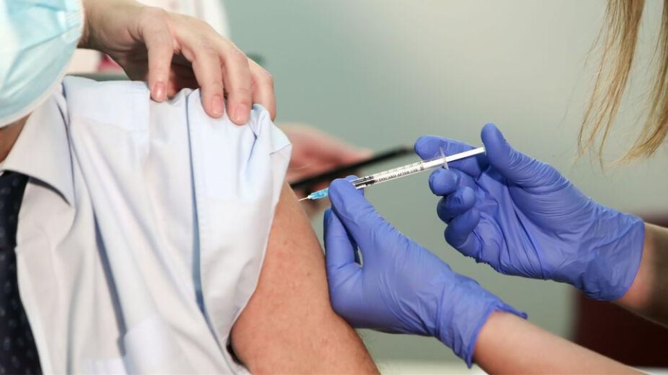 Ju lë vaksina kundër COVID-19 me pasoja? Greqia do të dëmshpërblejë qytetarët