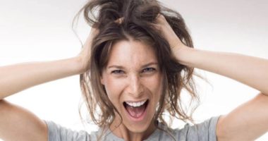 Si t’i mbani flokët kur janë “të padisiplinuar”