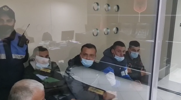 Nuk kapën skafistin që do dërgonte 55 sirianë në Itali, gjykata lë në burg rojet bregdetare në Vlorë
