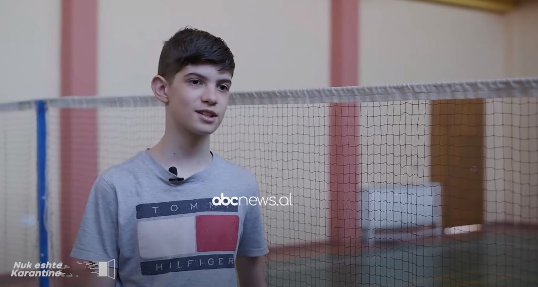 Njihuni me 14 vjeçarin, kampion në sportin e veçantë të badmintonit