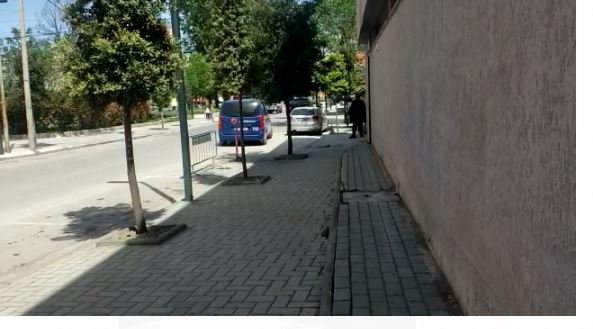 Grabiti me armë argjendarinë në Vlorë, gjykata lë në burg 17-vjeçarin