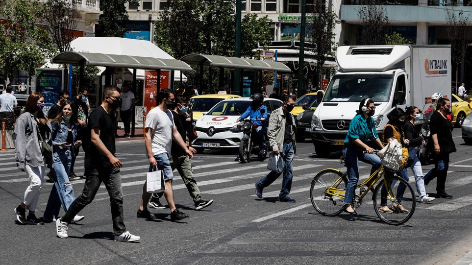 Mbi 1 mijë raste me Covid-19 dhe 60 viktima në 24 orë në Greqi