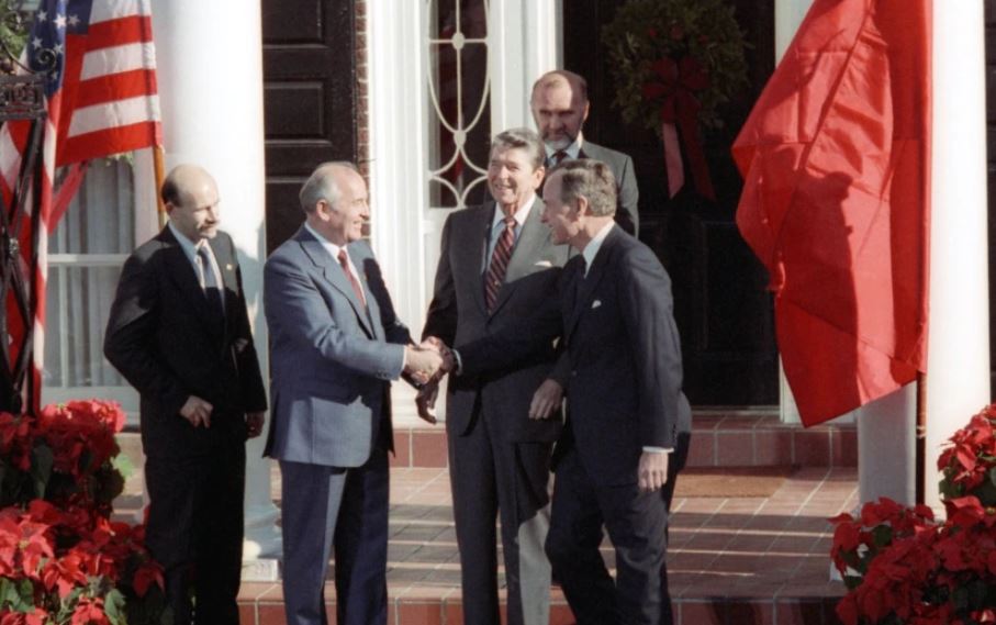 Zgjerimi i NATO-s: Një histori përplasjesh mes Rusisë dhe Perëndimit