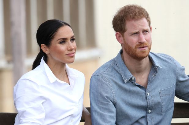 Pas sulmeve të vazhdueshme, Pallati Mbretëror “ndëshkon” Meghan Markle dhe Princin Harry