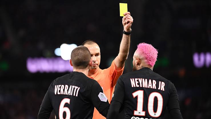 VIDEO/ “Faleminderit që më nxore nga finalja”, Neymar “xixa” me arbitrin pas ndeshjes