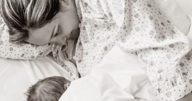 Moderatorja shqiptare publikon foton e parë me të birin dhe zbulon 3 kuptimet e emrit të tij