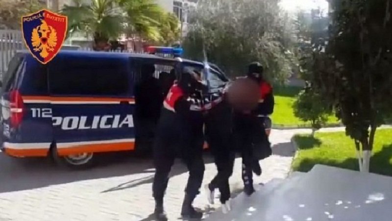 Përndoqi çiftin e bashkëshortëve, arrestohet 38 vjeçari në Durrës