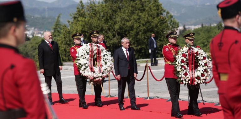 5 Maj, Ruçi përkujton Dëshmorët”: Përulem me respekt para 28 mijë partizanëve