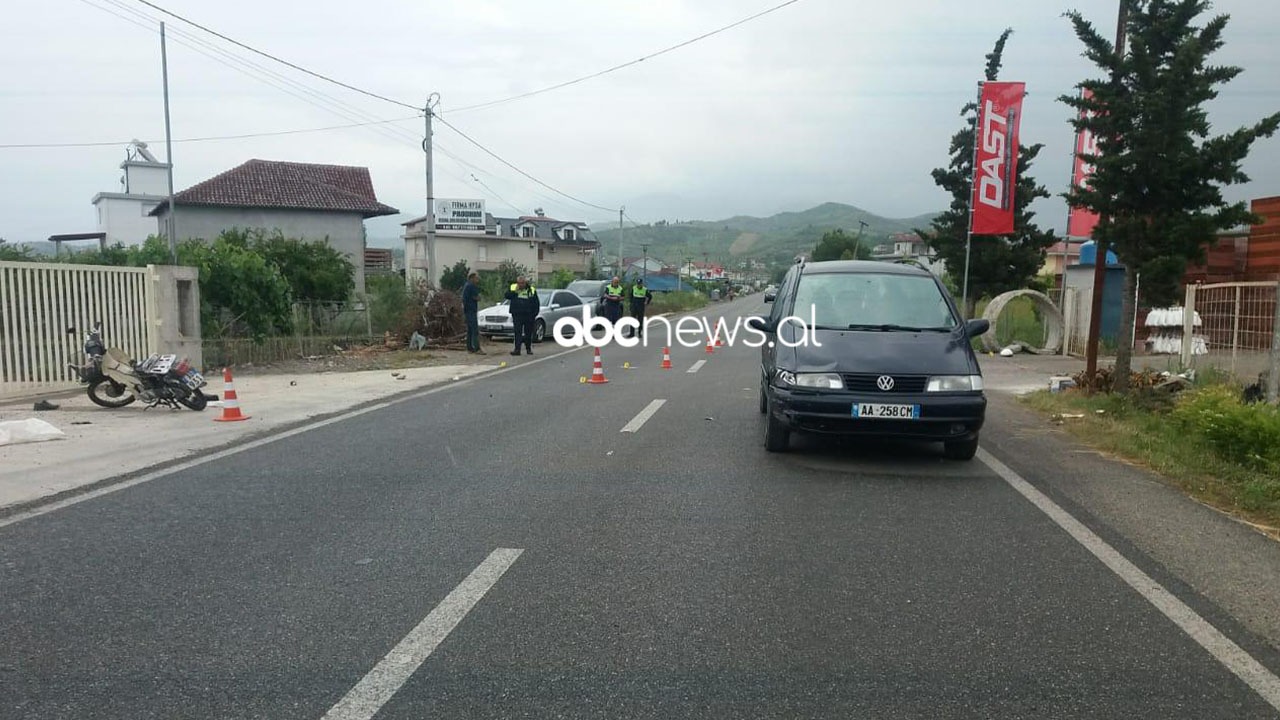 Automjeti përplas motorin, humb jetën 75-vjeçari në Elbasan