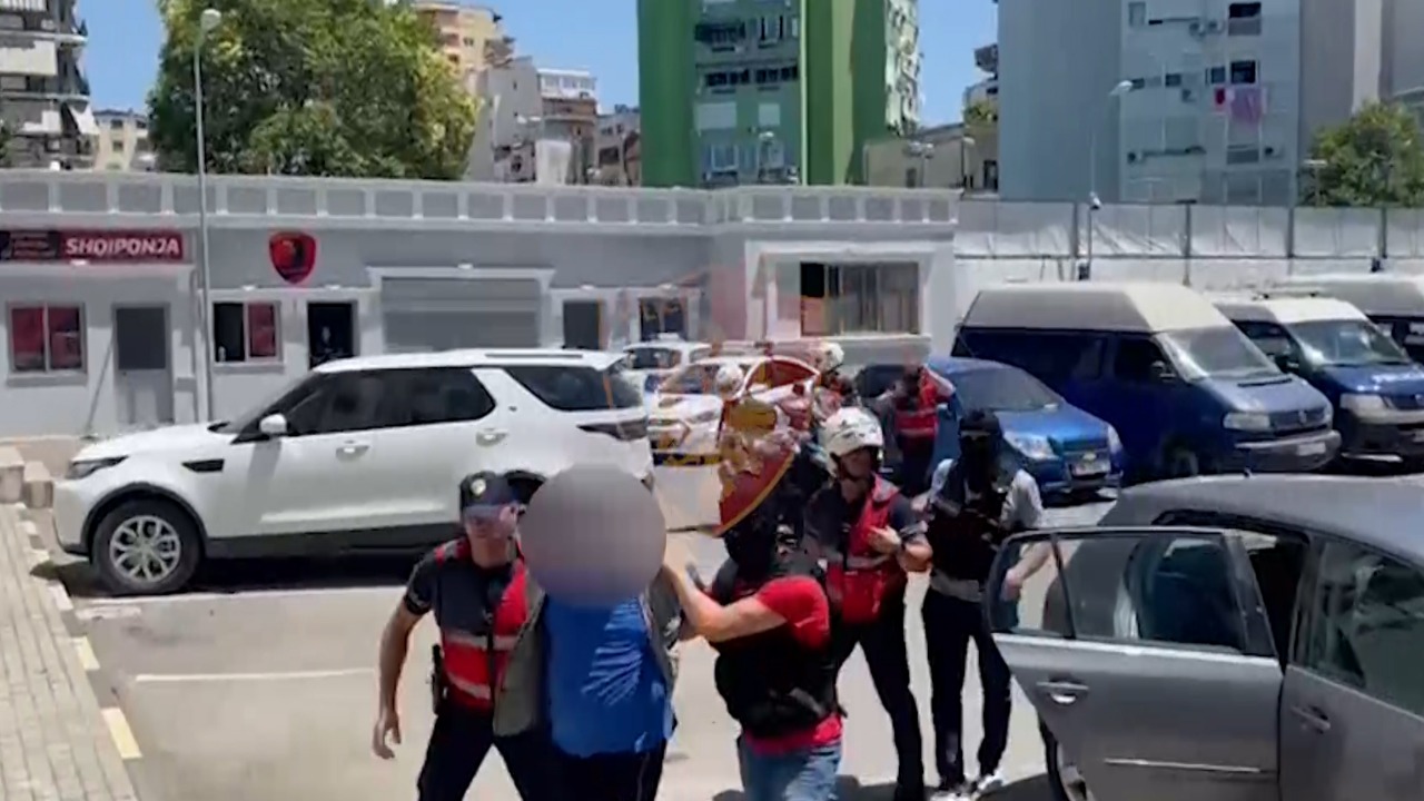 Vrasësi shqiptar u arratis nga burgu në Greqi, u kap në Korçë duke trafikuar emigrantë