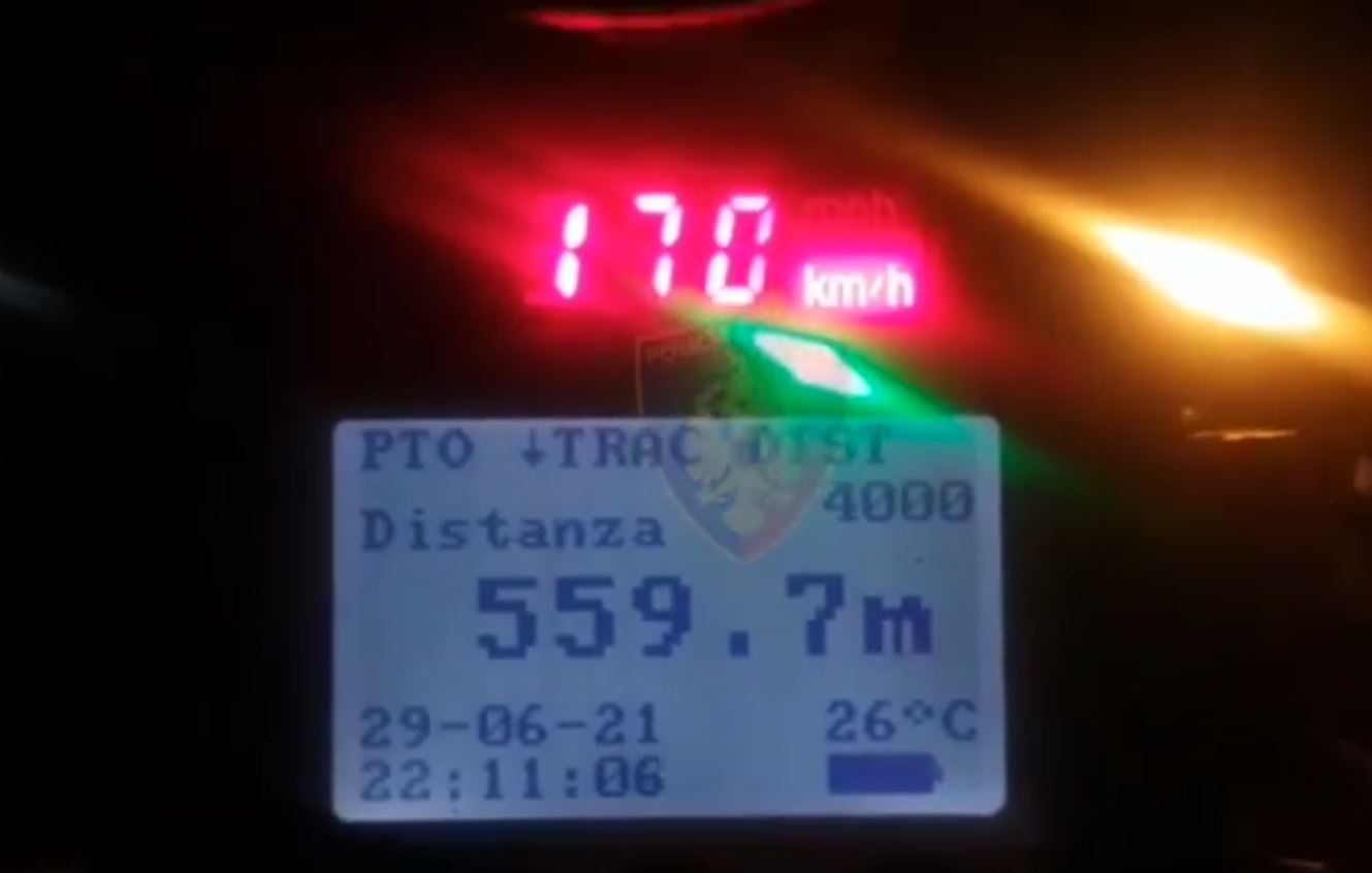 Me 170 km/orë, Veliu del në mesnatë për të kontrolluar radarët, zbulohet rrengu për të kapur pilotët