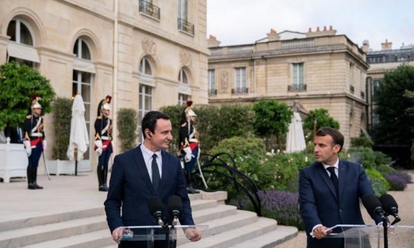 Kurti zbulon dhuratën që mori dje nga Macron