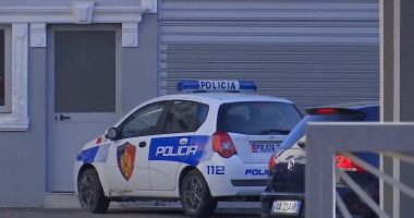 Merr flakë makina në aksin Himarë-Sarandë