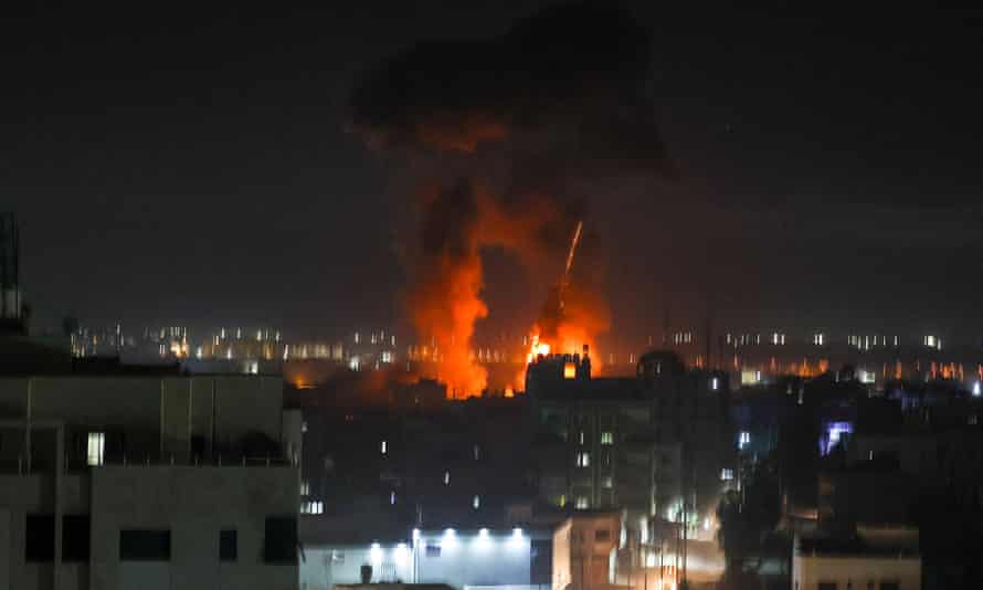 Izraeli rifillon sulmet ajrore në Gaza, 27 ditë pas vendosjes së armëpushimit