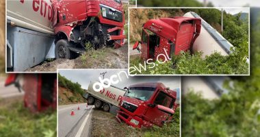 Përmbyset autoboti në Librazhd, shoferi shpëton për mrekulli (Pamjet)