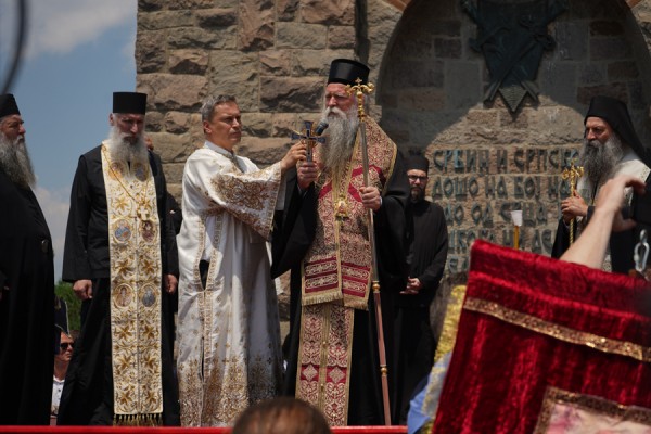 Serbët kremtojnë betejën e humbur të Kosovës