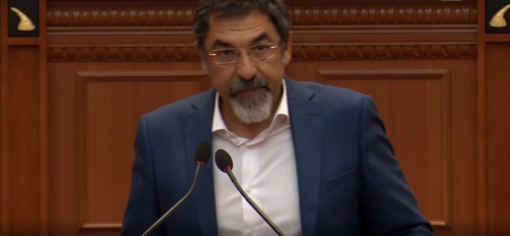 Ligji i ri për emigrantët, Bledi Çuçi: Të huajt vijnë në Shqipëri me leje unike, lejohen dhe personat pa shtetësi