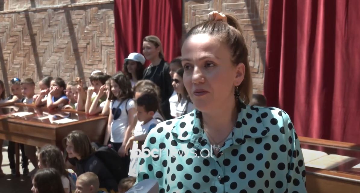 Ekspozohen 14 antikuarët e Bibliotekës së Arkivit