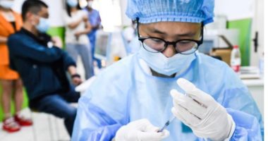 Kinë, mbi 1 miliard doza të administruara kundër Covid-19