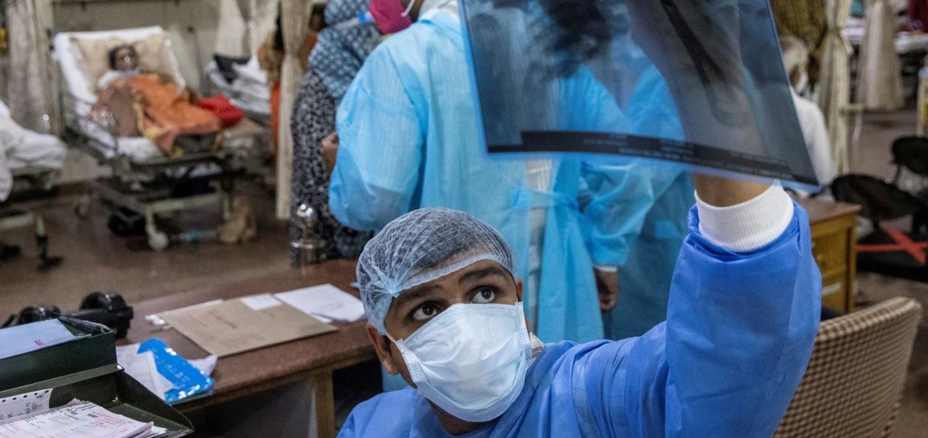 India do të lehtësojë kufizimet pas rënies së rasteve me COVID-19