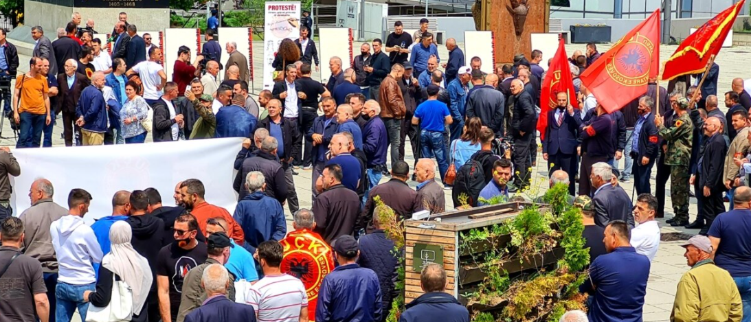 Veteranët protestojnë “në mbrojtje të UÇK-së”