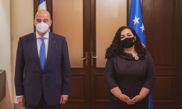 Vjosa Osmani i kërkon ministrit grek të njohin Kosovën