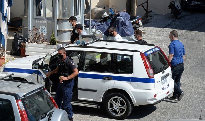 Flokëkuqja “prangos” 2 shqiptarë në Mykonos, do merrnin kokainën e porositur nga burgu Korydallos