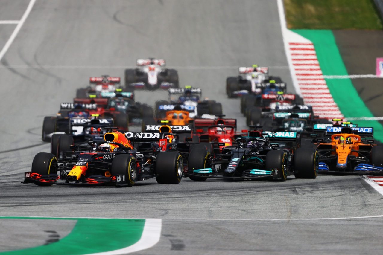Formula 1: Verstappen “mbret” në Austri, shkëputet sërish nga Hamilton