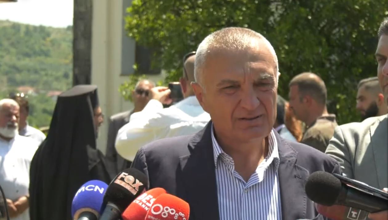 Po lutesh që të mos ju shkarkojë Kuvendi? Përgjigjet Ilir Meta: Kam një mesazh të qartë