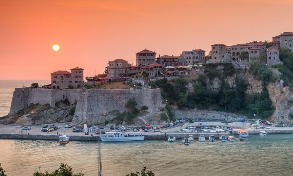 Mali i zi hap kufijtë, kjo kategori qytetarësh lejohet të hyjë në vend