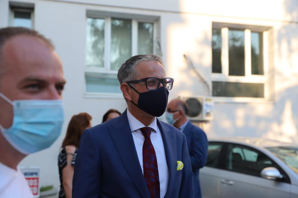 Vitia: Sot erdhën 81 900 doza të vaksinës Pfizer në Kosovë