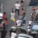 VIDEO/ Me grushte dhe shufra hekuri, sherr masiv mes vëllezërve në Shëngjin