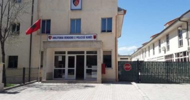 Drejt Shqipërisë me kanabis në makinë, policia e Kukësit arreston 2 të rinjtë nga Prishtina